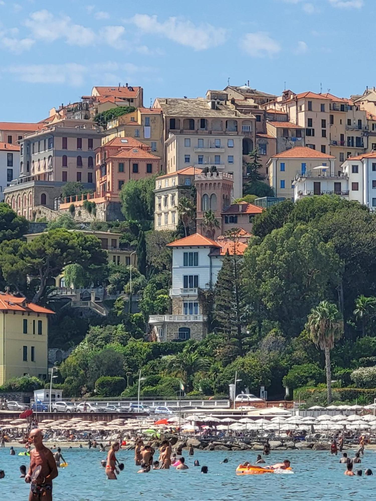 The Shell - New Interior Look But Same Old Charme 200Mt From The Sea With Garden And Parking Nearby Apartment Imperia Luaran gambar